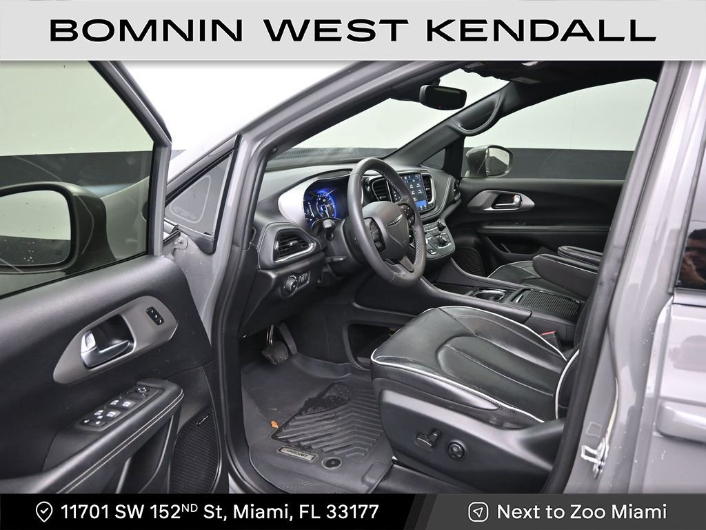 Used 2022 Chrysler Pacifica Limited w/ S Appearance Package image 11