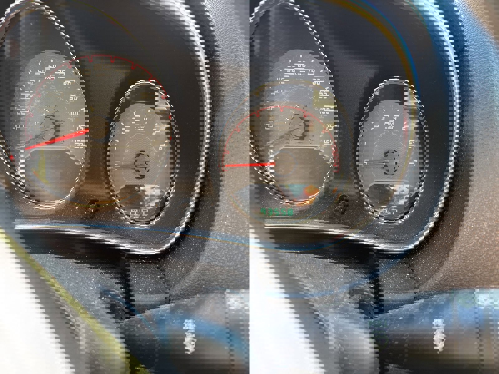 Used 2013 Dodge Avenger SE image 2