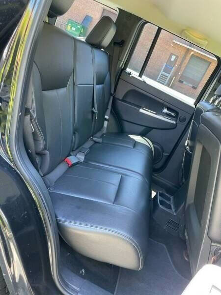 Used 2010 Jeep Liberty Limited w/ Tire & Wheel Group RWD image 14