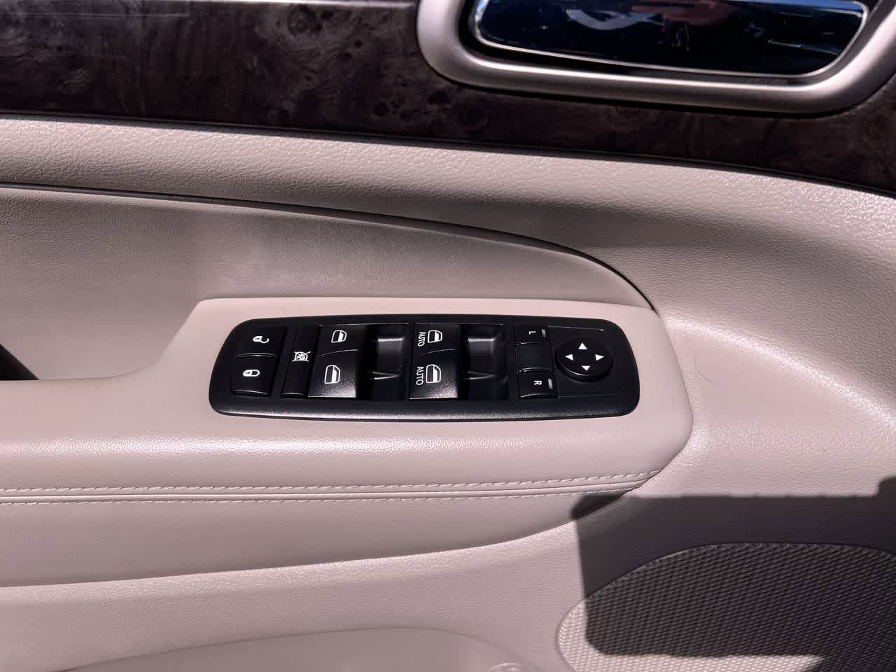 Used 2012 Jeep Grand Cherokee Laredo AWD/4WD image 13