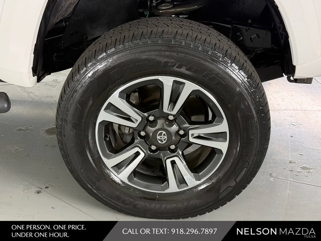 Used 2018 Toyota Tacoma TRD Sport w/ Technology Package AWD/4WD image 10