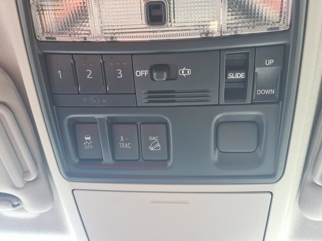 Used 2018 Toyota 4Runner SR5 Premium AWD/4WD image 23