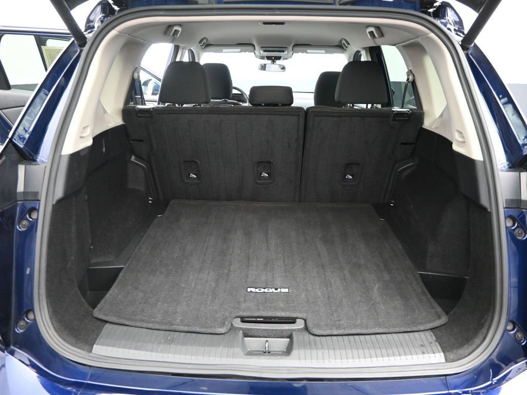 Used 2025 Nissan Rogue SV image 11