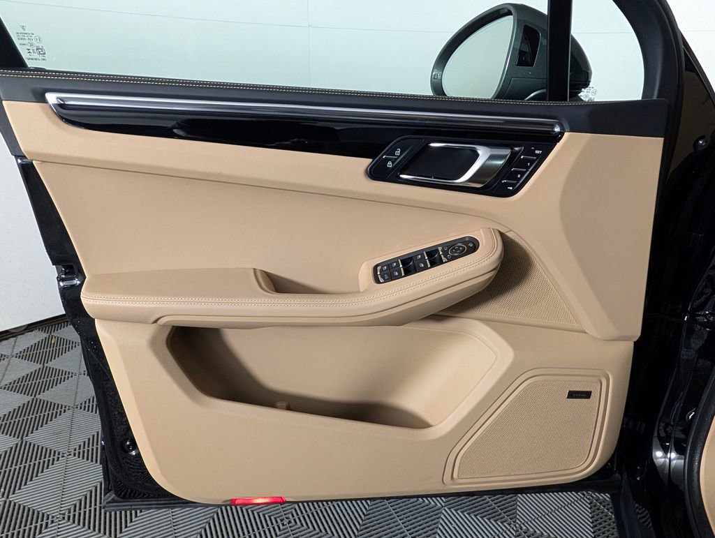 Certified 2025 Porsche Macan S image 25