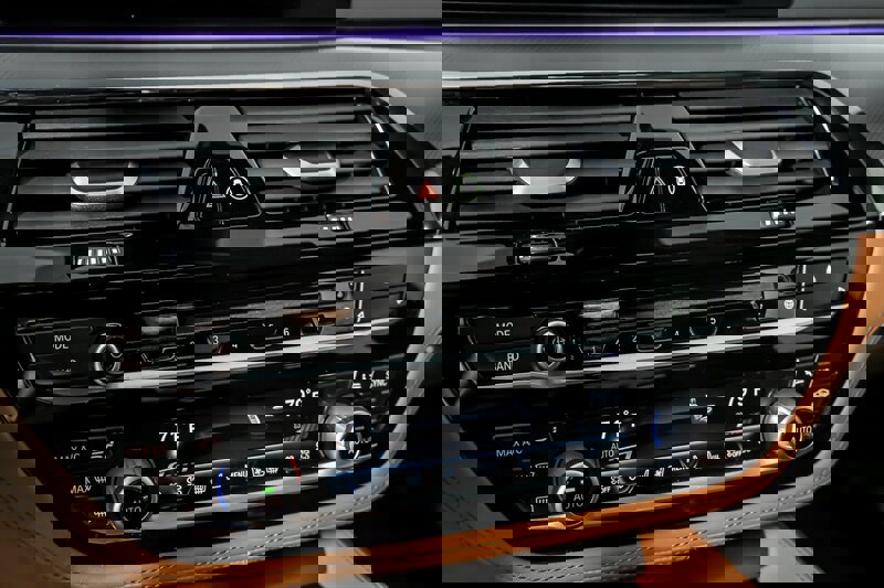 Used 2019 BMW M5 w/ Executive Package image 32