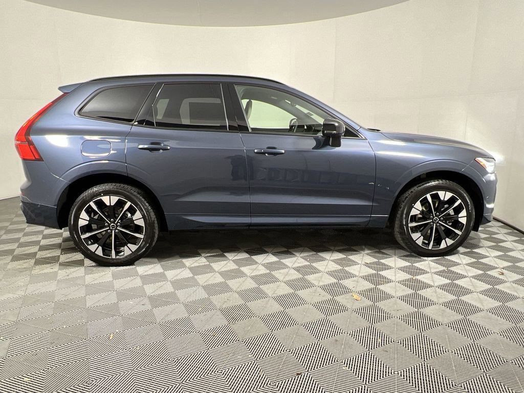 New 2026 Volvo XC60 B5 Plus w/ Climate Package image 9