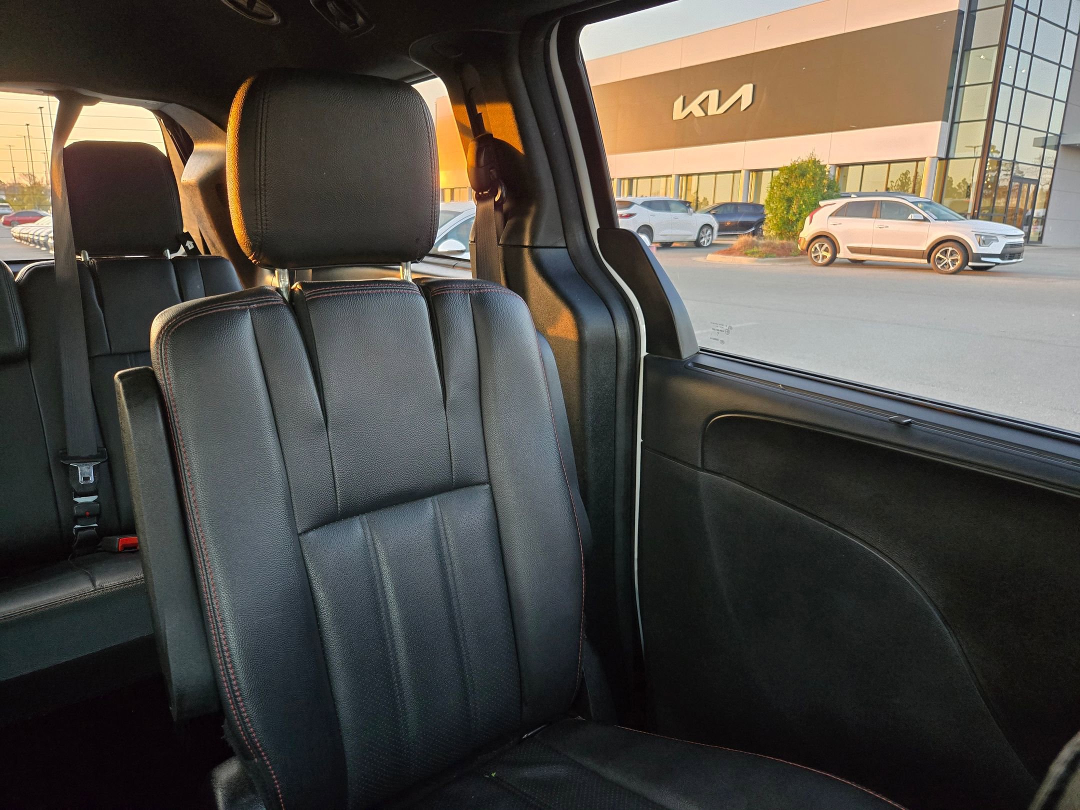 Used 2019 Dodge Grand Caravan GT FWD image 14