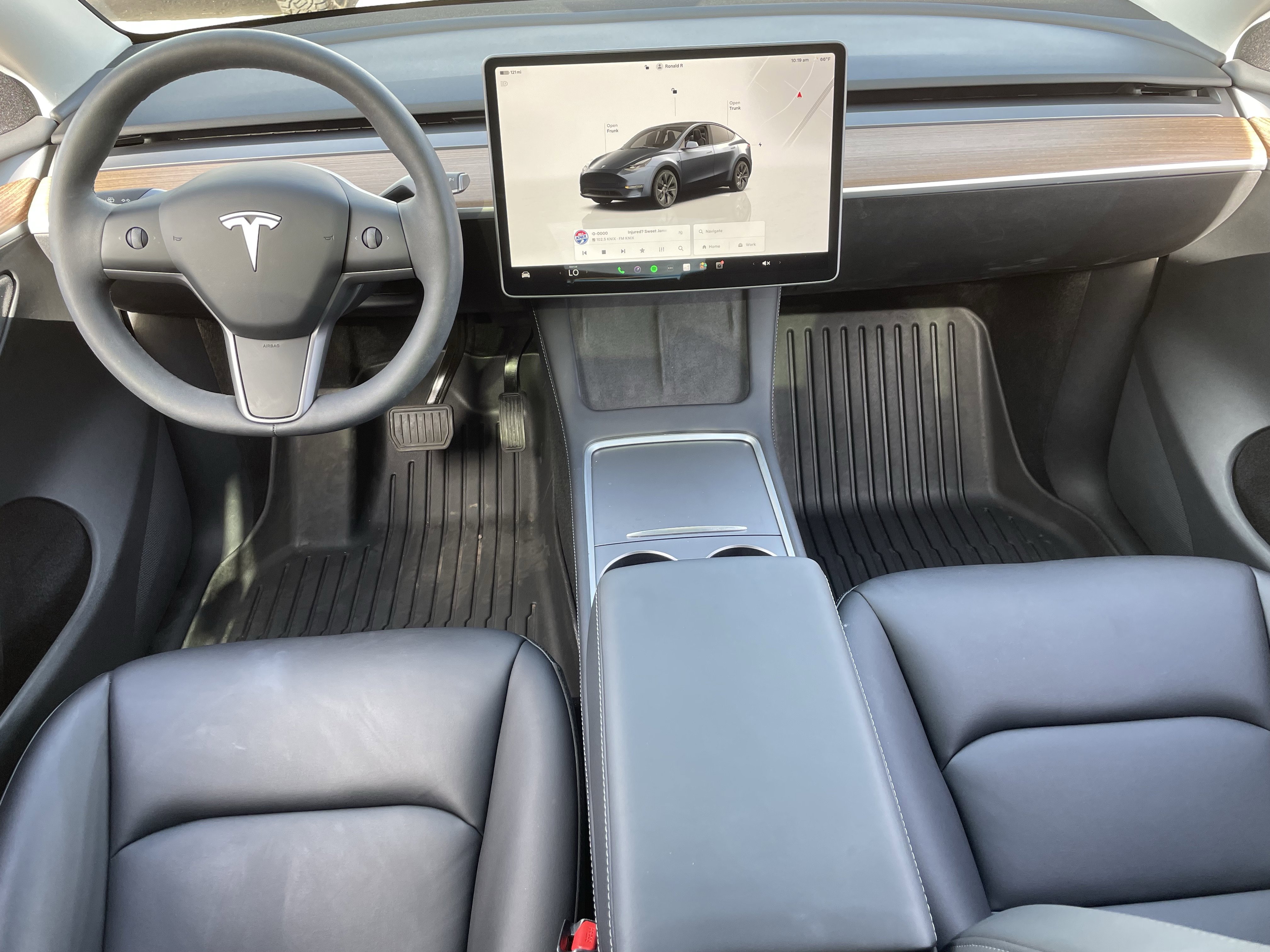 Used 2025 Tesla Model Y Long Range image 16