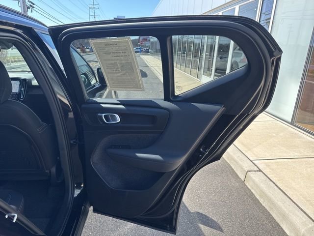 Certified 2025 Volvo XC40 B5 Plus image 12