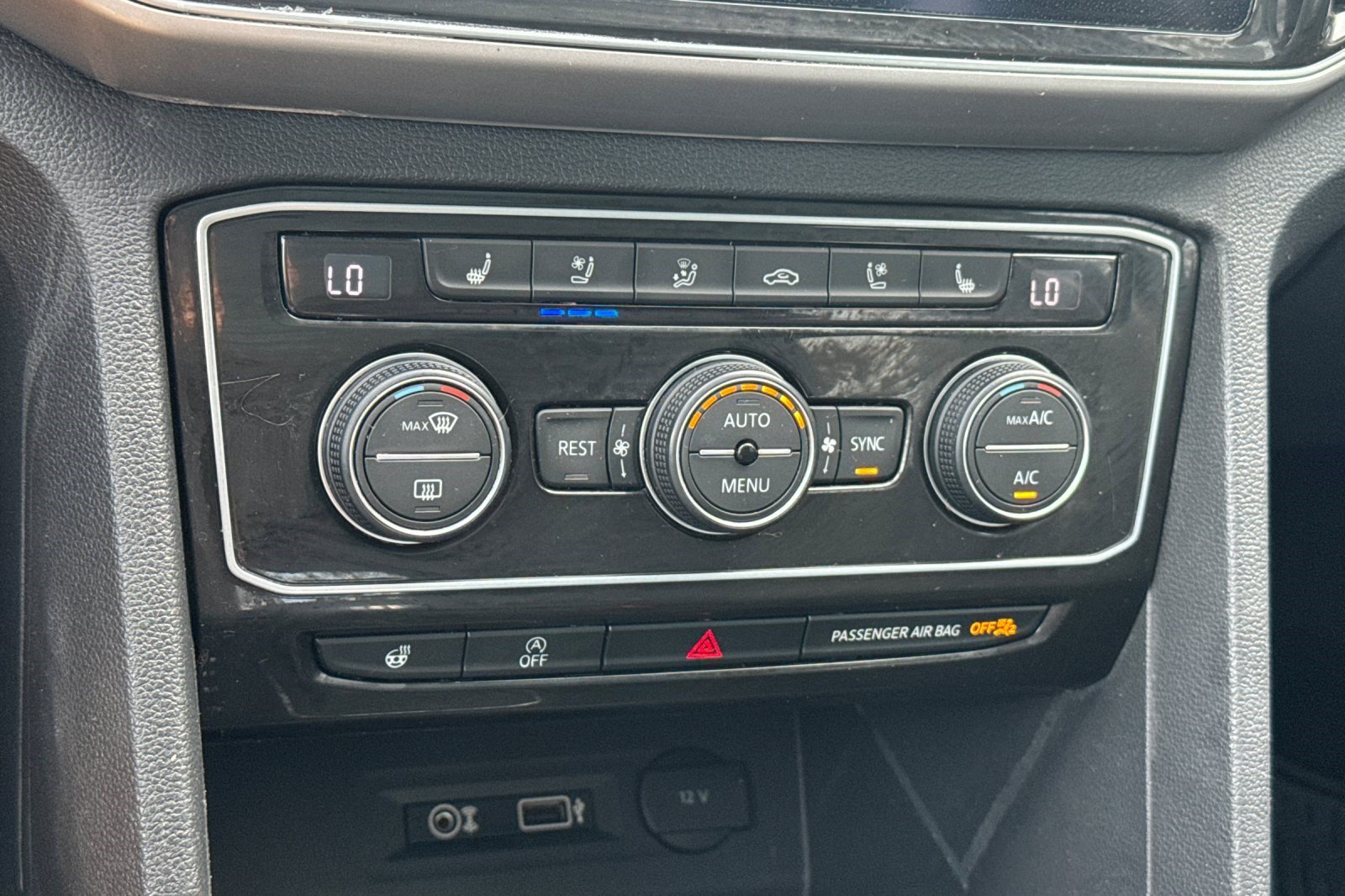 Used 2019 Volkswagen Atlas SEL Premium AWD/4WD image 19