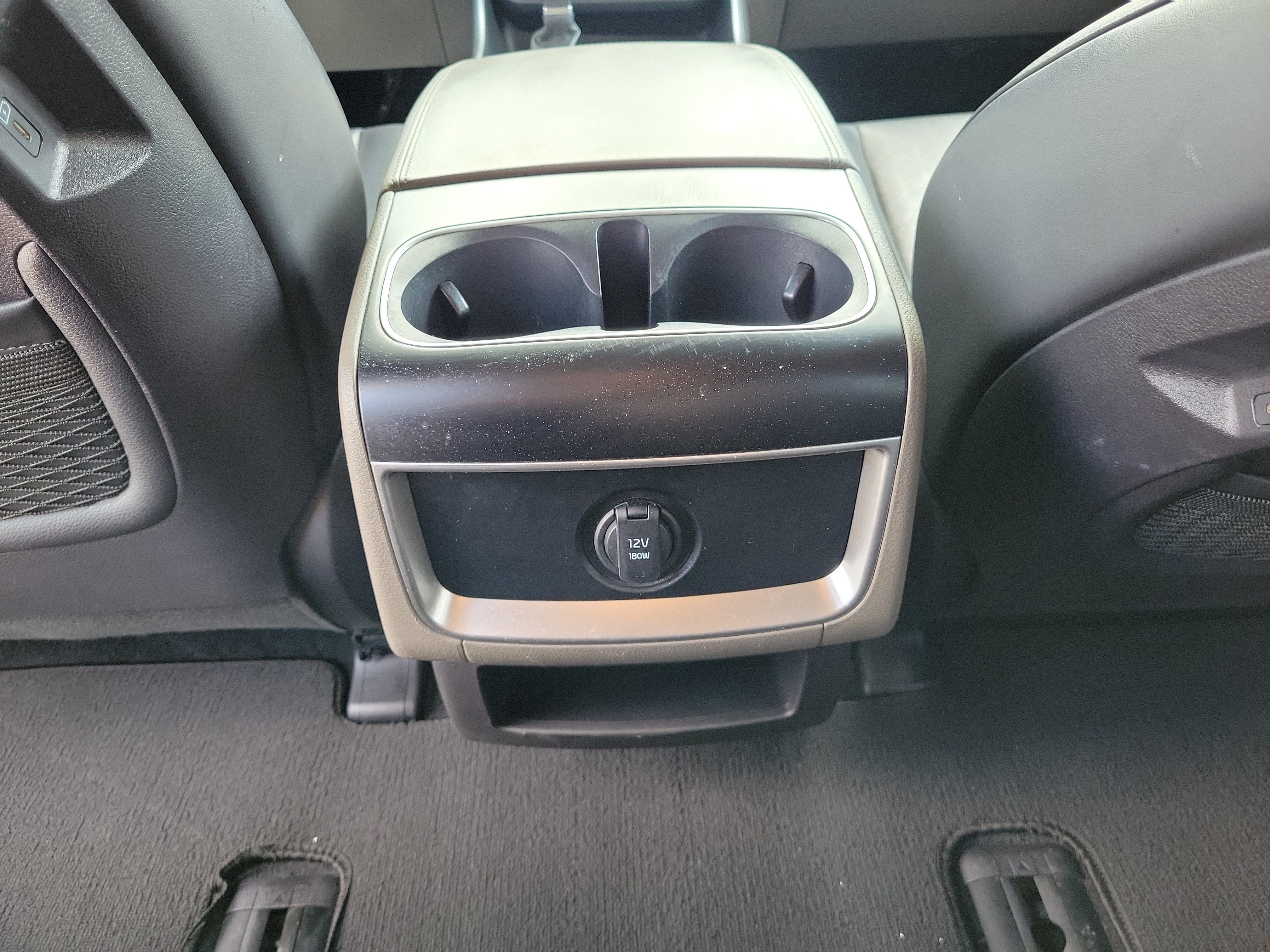 Used 2025 Kia Carnival FWD image 11