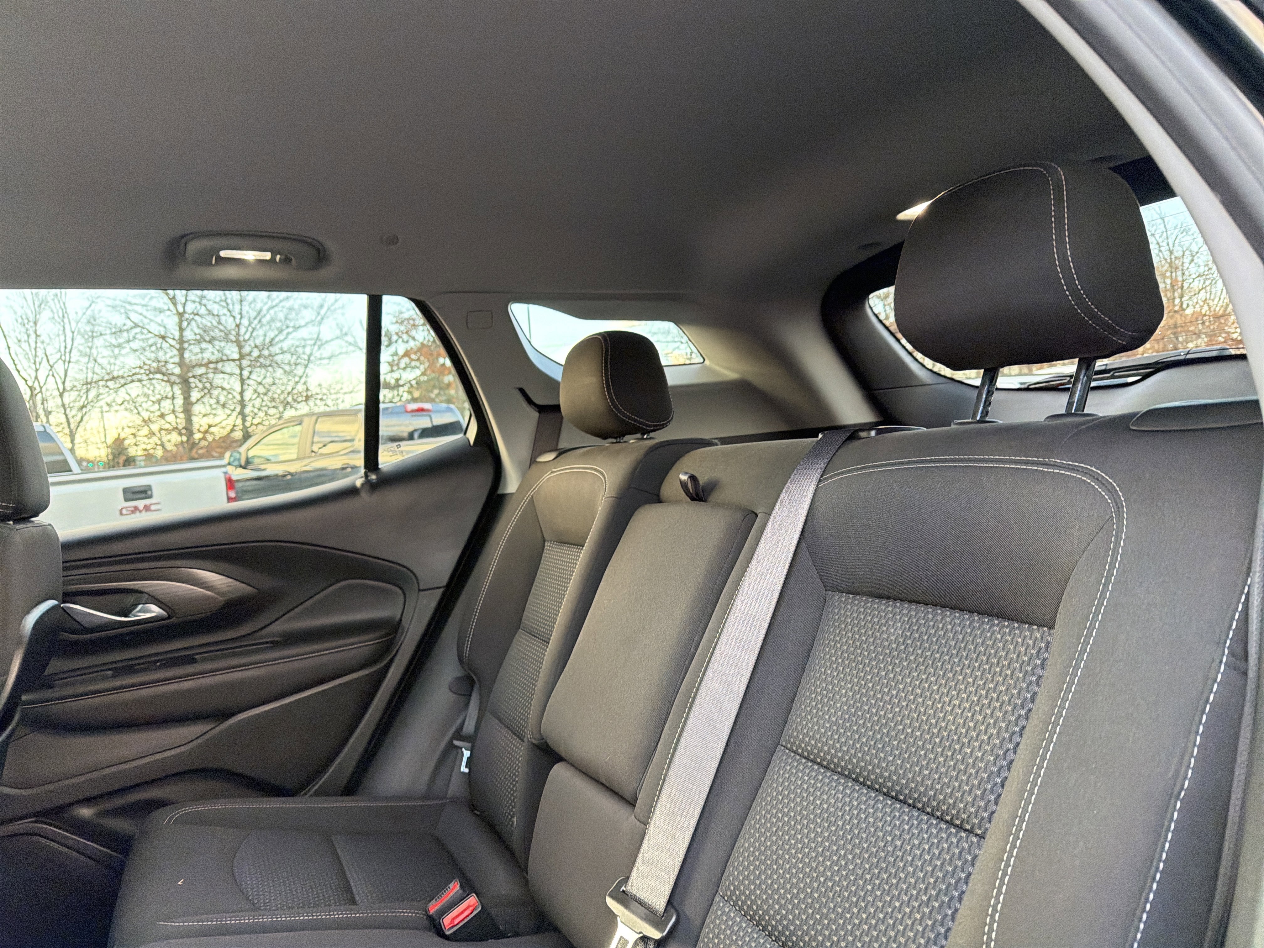 Used 2022 GMC Terrain SLE w/ Driver Convenience Package image 32