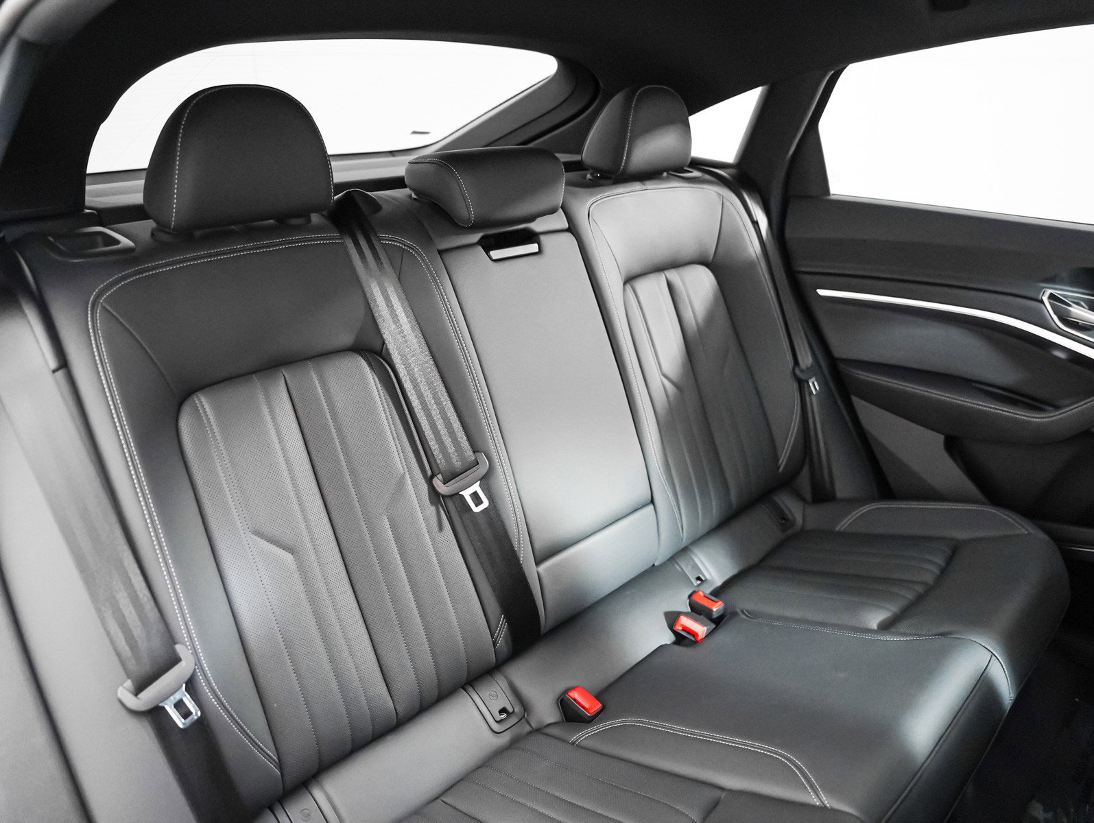 Used 2024 Audi Q8 e-tron Premium Plus w/ Premium Plus Package image 10