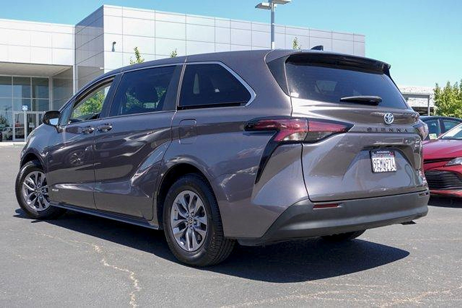 Certified 2021 Toyota Sienna LE FWD image 7