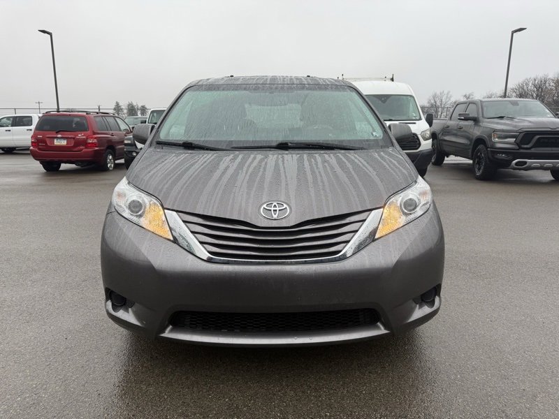 Used 2017 Toyota Sienna LE video 2