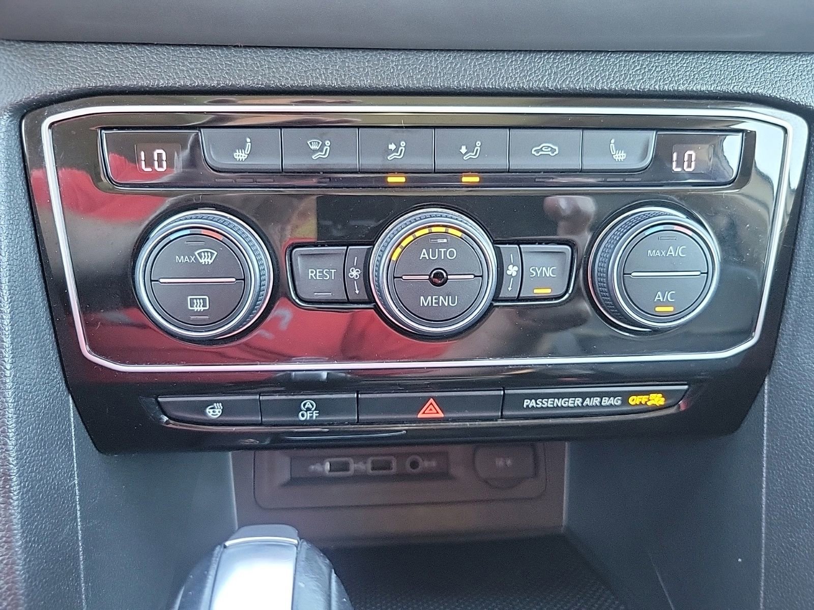 Used 2020 Volkswagen Atlas SEL AWD/4WD image 27