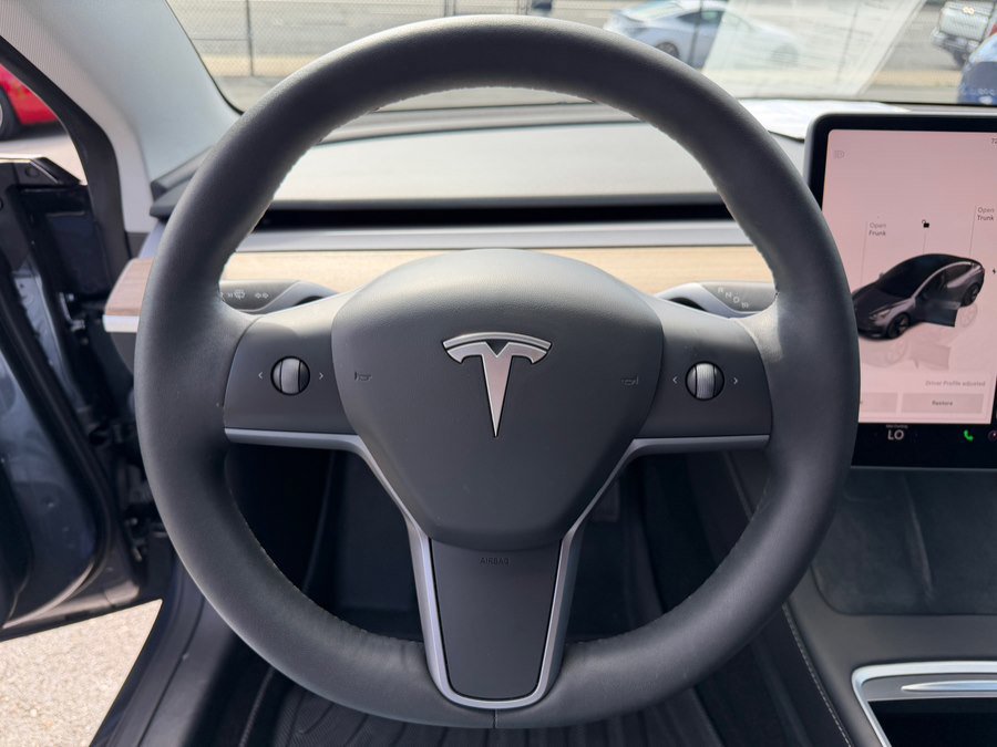 Used 2023 Tesla Model 3 Standard Range image 12