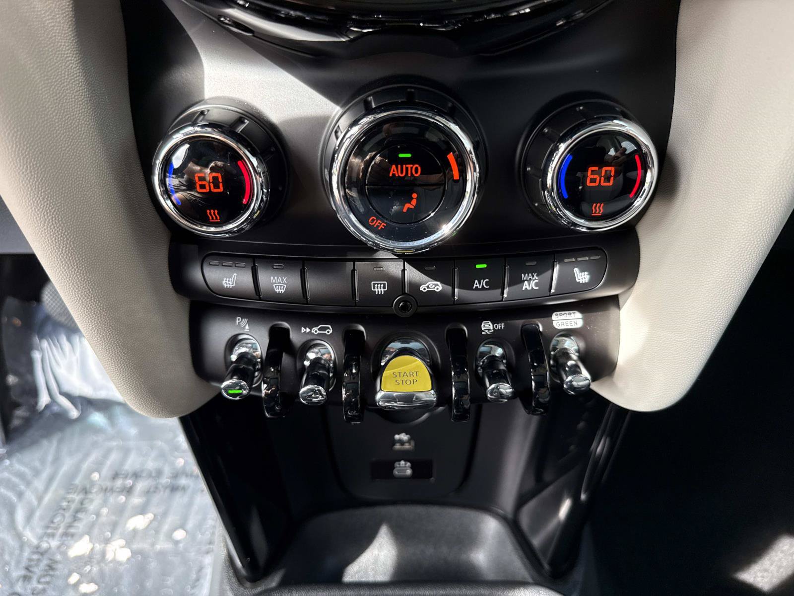 Used 2024 MINI Cooper SE FWD image 22
