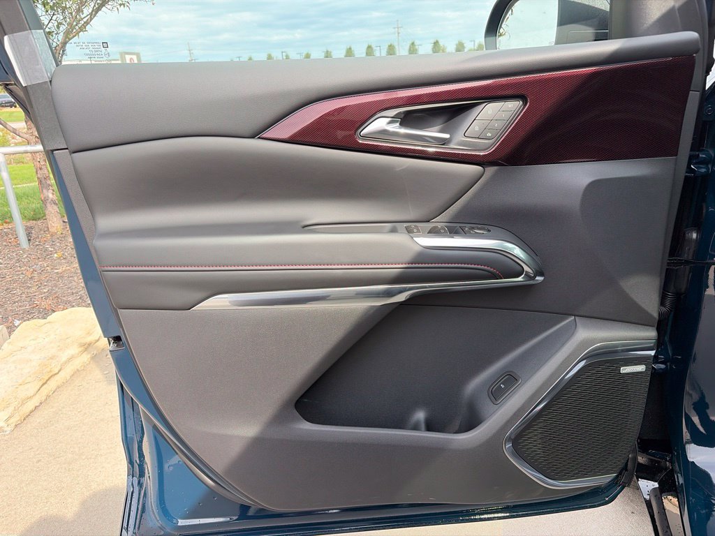 New 2027 Chevrolet Traverse RS w/ LPO, Floor Liner Package AWD/4WD image 47