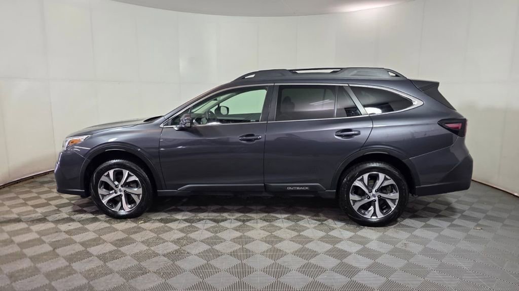 Used 2022 Subaru Outback Limited XT image 3