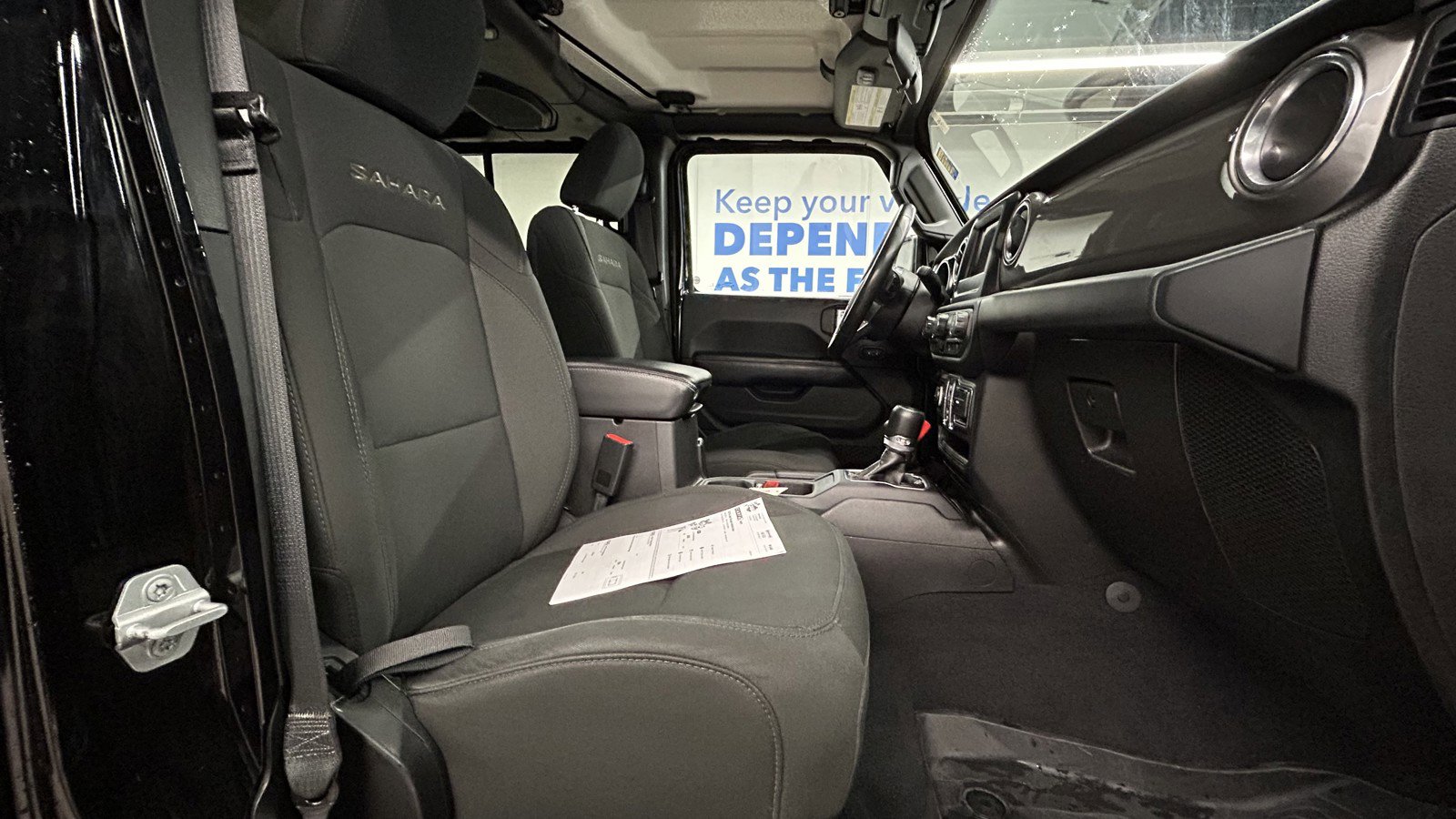 Used 2018 Jeep Wrangler Unlimited Sahara AWD/4WD image 19