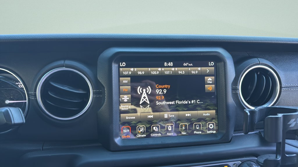 Used 2021 Jeep Wrangler Unlimited Sahara AWD/4WD image 11