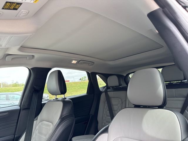 Used 2023 Ford Escape Platinum w/ Premium Technology Package AWD/4WD image 28
