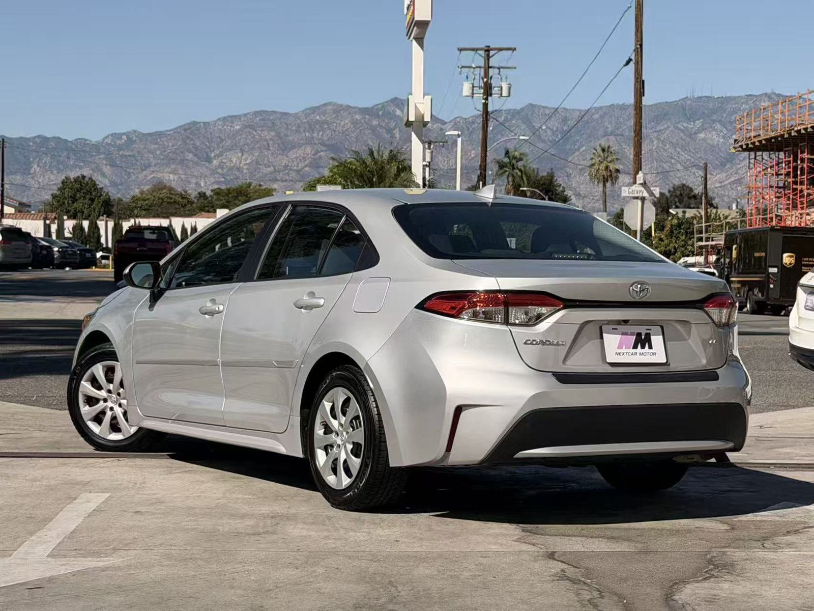 Used 2020 Toyota Corolla LE FWD image 5