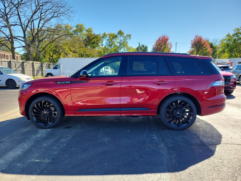 New 2026 Lincoln Aviator Reserve w/ Jet Appearance Package AWD/4WD image 7