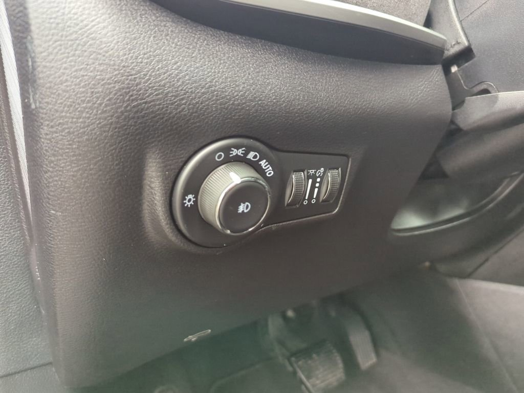 Used 2024 Jeep Compass Latitude image 20