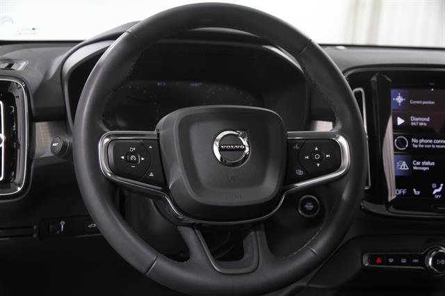 Used 2022 Volvo XC40 T5 Momentum w/ Premium Package AWD/4WD image 7