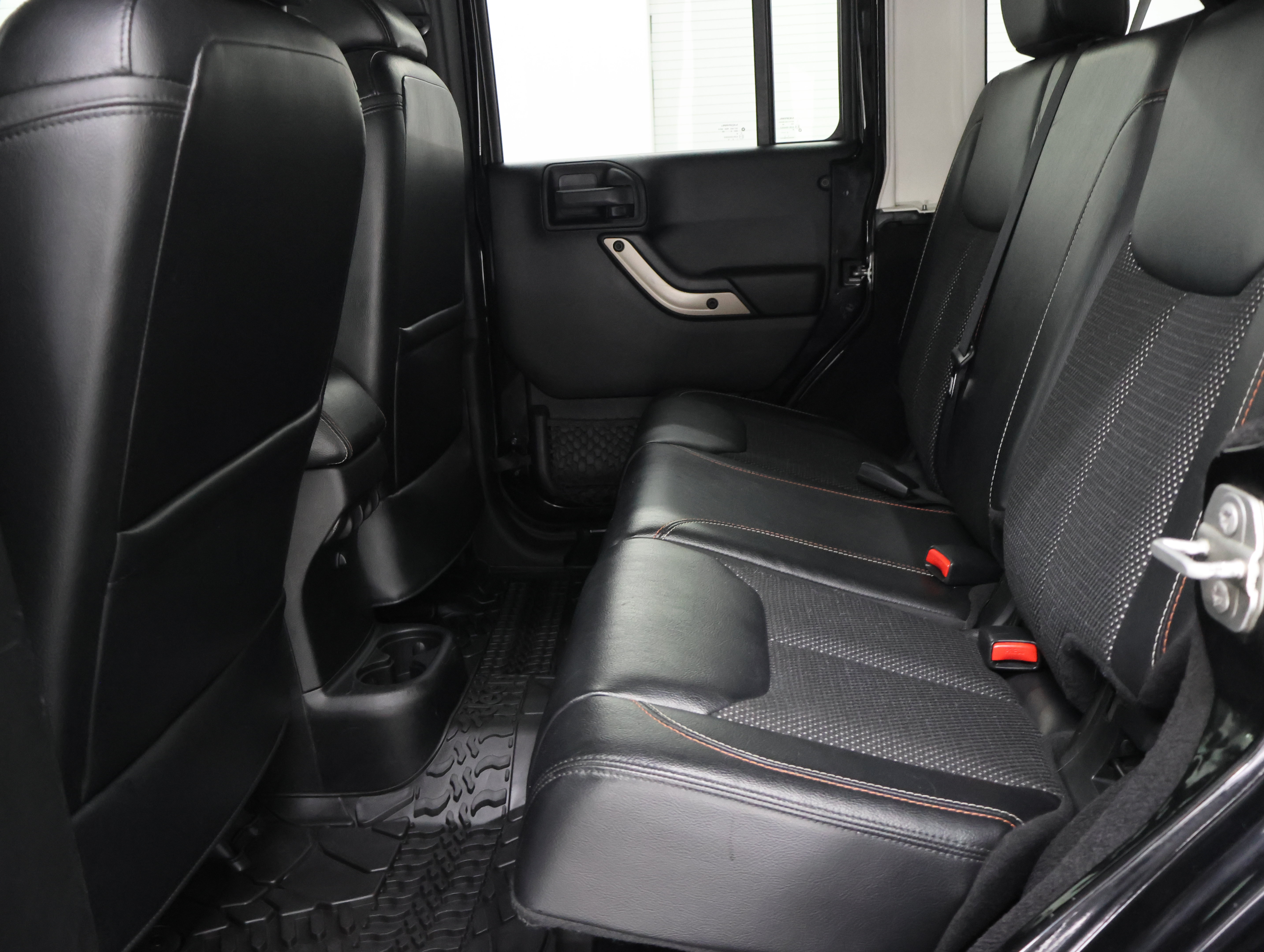 Used 2016 Jeep Wrangler Unlimited Sahara AWD/4WD image 34