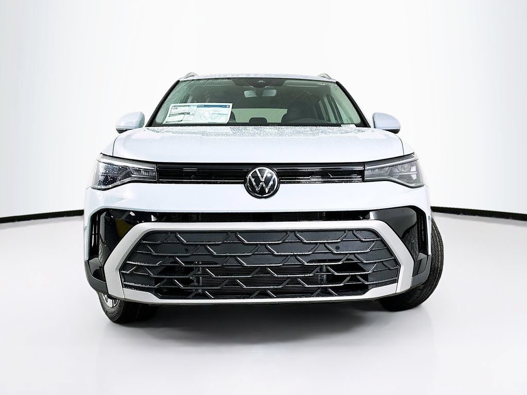 Used 2025 Volkswagen Taos SE w/ Panoramic Sunroof Package AWD/4WD image 5