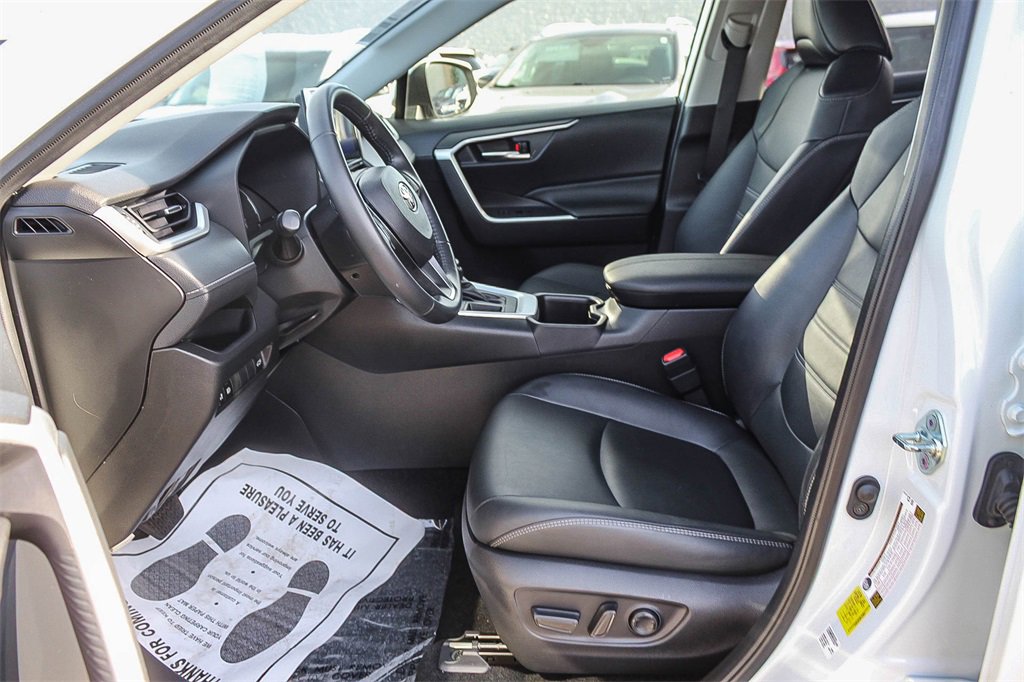 Used 2023 Toyota RAV4 XLE Premium image 17