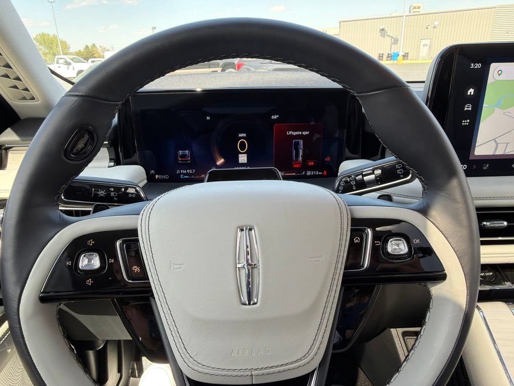 Used 2025 Lincoln Aviator Reserve w/ Equipment Group 201A AWD/4WD image 17