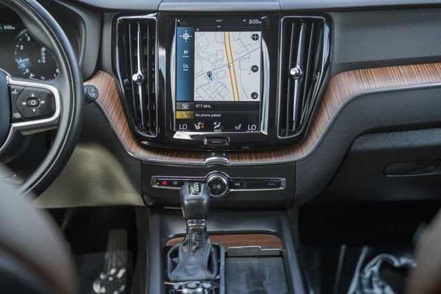 Used 2021 Volvo XC60 T5 Momentum w/ Advanced Package AWD/4WD image 22