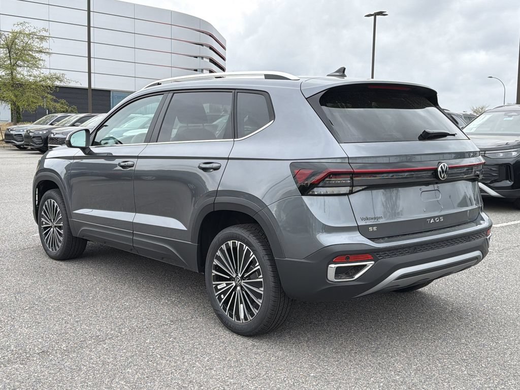 New 2026 Volkswagen Taos SE FWD image 3