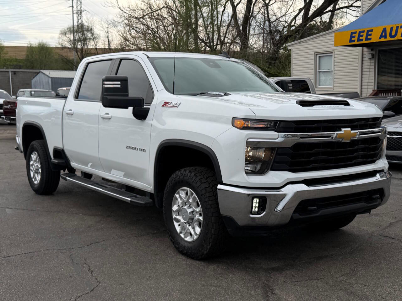 Used 2024 Chevrolet Silverado 2500 LT image 2