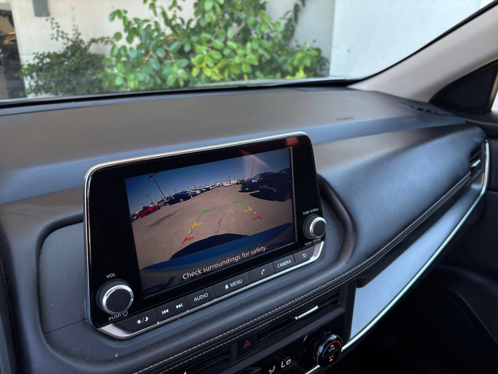 Used 2025 Nissan Rogue SV FWD image 25