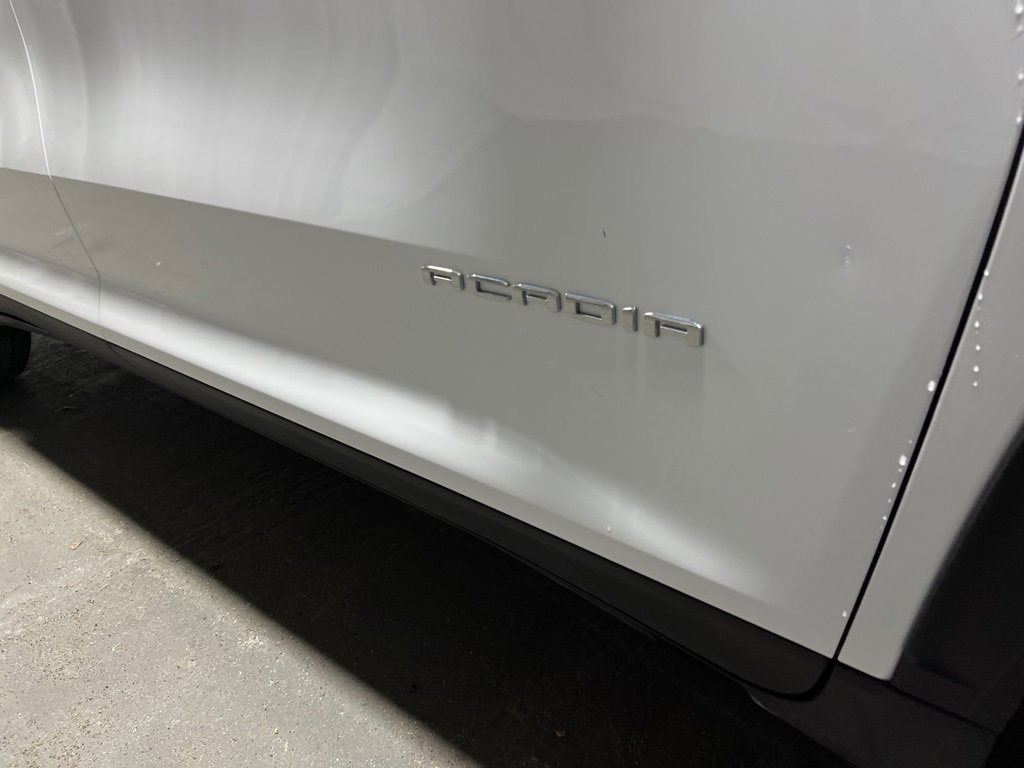 Used 2025 GMC Acadia Elevation image 9