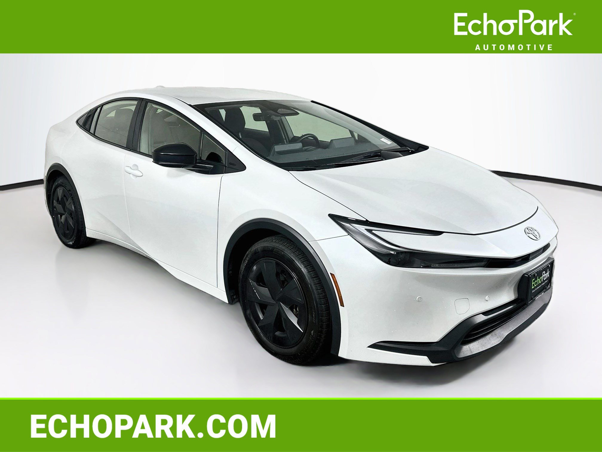 Used 2025 Toyota Prius LE FWD image 1