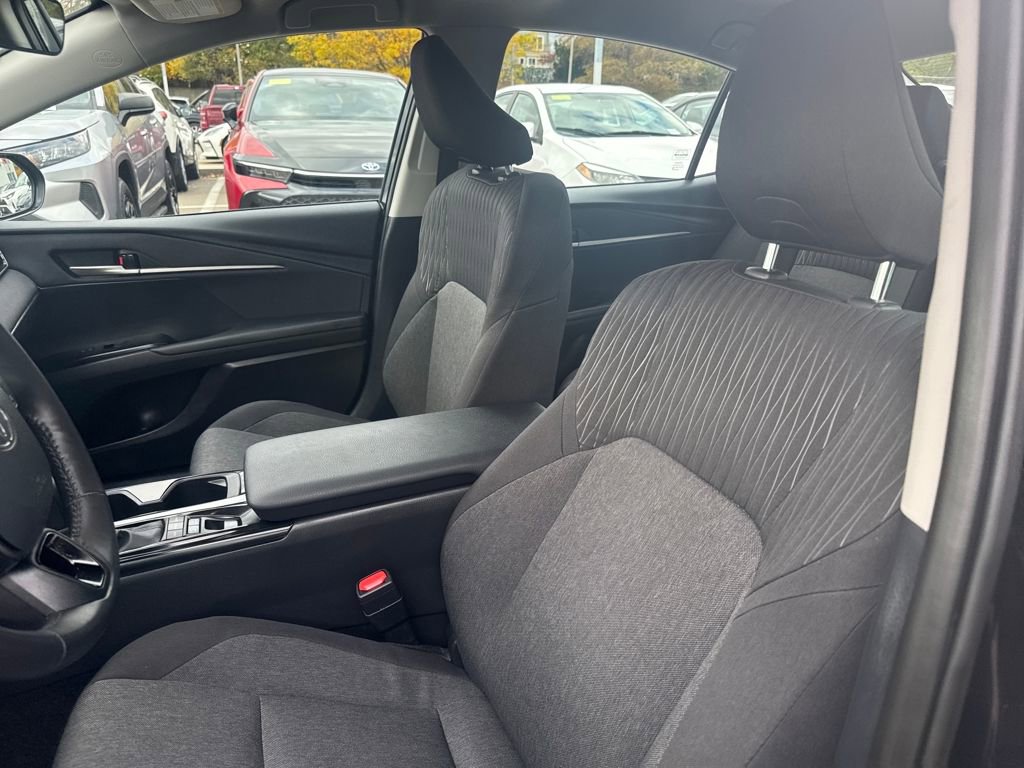 Used 2025 Toyota Camry LE w/ Convenience Package image 14