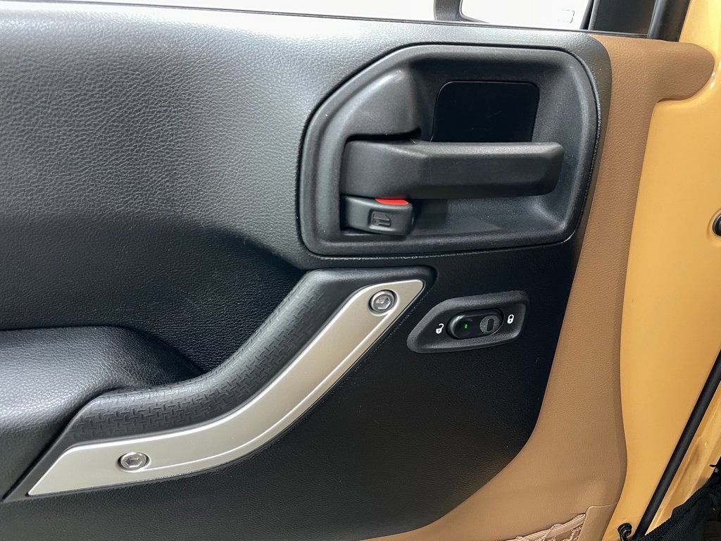 Used 2014 Jeep Wrangler Unlimited Rubicon image 18