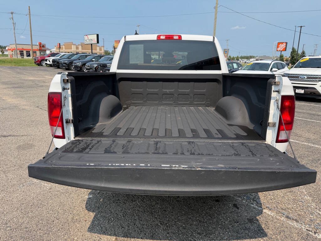Used 2022 RAM 1500 Classic SLT w/ Electronics Convenience Group AWD/4WD image 41