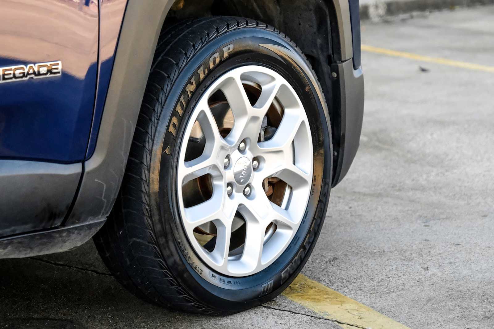 Used 2017 Jeep Renegade Latitude w/ Cold Weather Group image 54