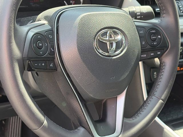 Used 2025 Toyota RAV4 XLE Premium image 18