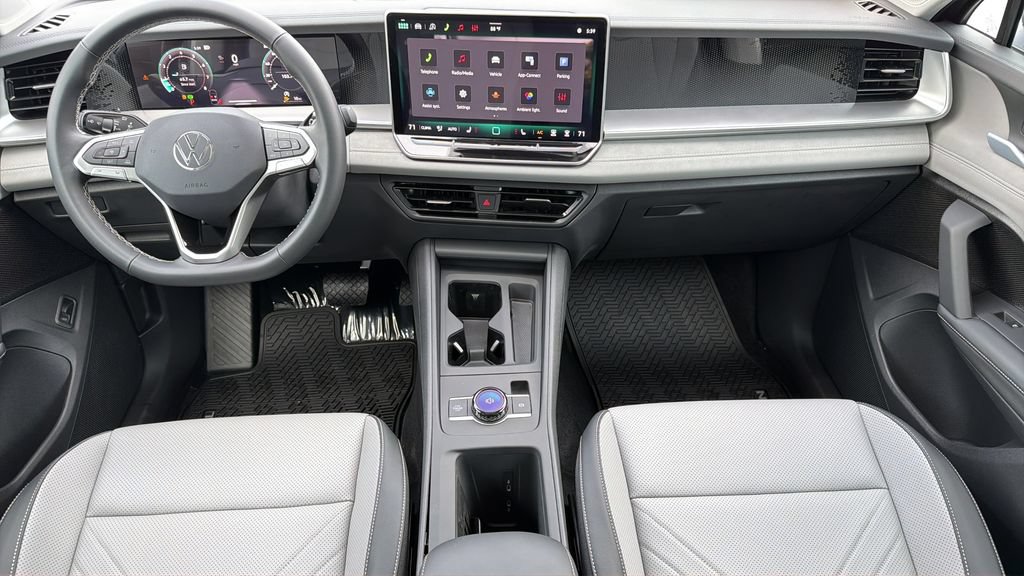 New 2026 Volkswagen Tiguan SE FWD image 10