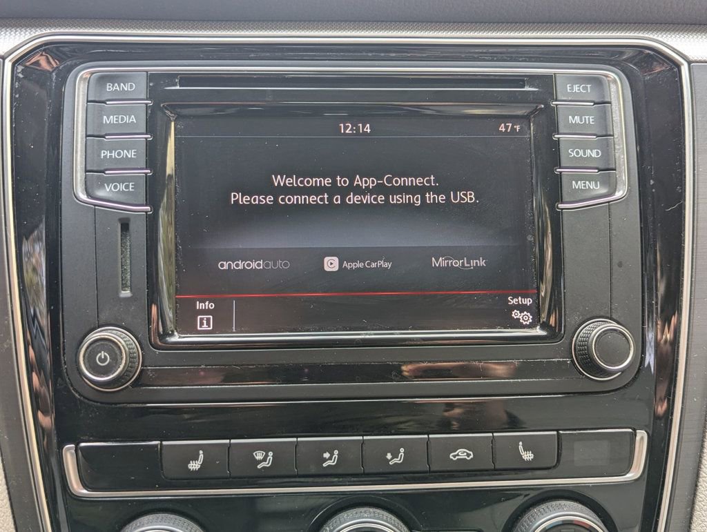 Used 2017 Volkswagen Passat 1.8T R-Line w/ R-Line Lighting Package image 17