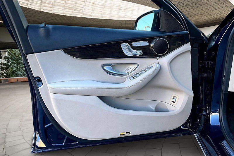 Used 2017 Mercedes-Benz C 300 Sedan w/ Premium 1 Package image 18