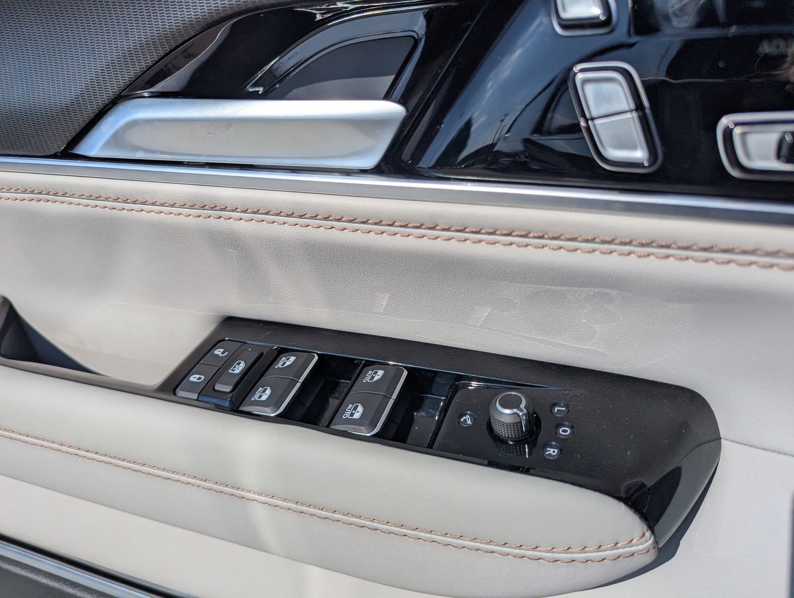 New 2026 Jeep Grand Wagoneer L Summit w/ Premium Group III image 18